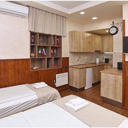 Family Mini-Hotel Martirosyan'S And Tours Erevan Exterior foto