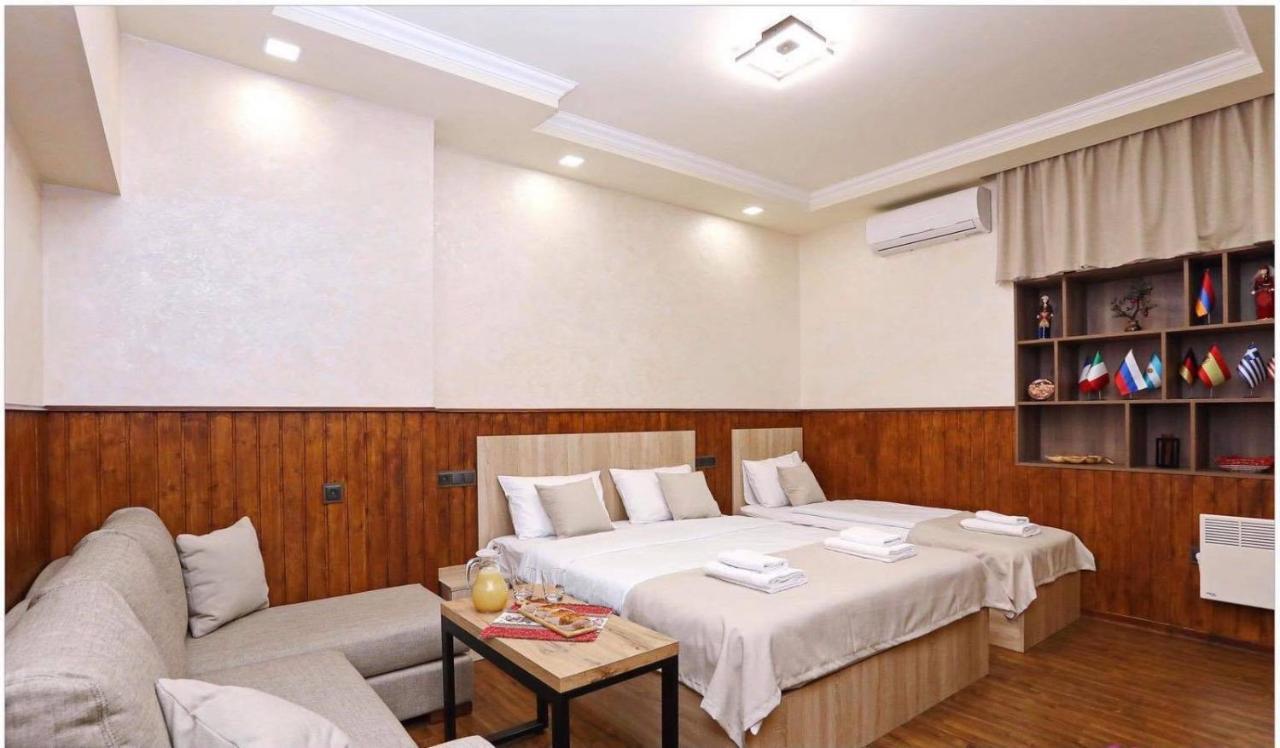 Family Mini-Hotel Martirosyan'S And Tours Erevan Exterior foto