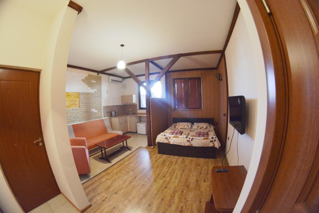 Family Mini-Hotel Martirosyan'S And Tours Erevan Quarto foto