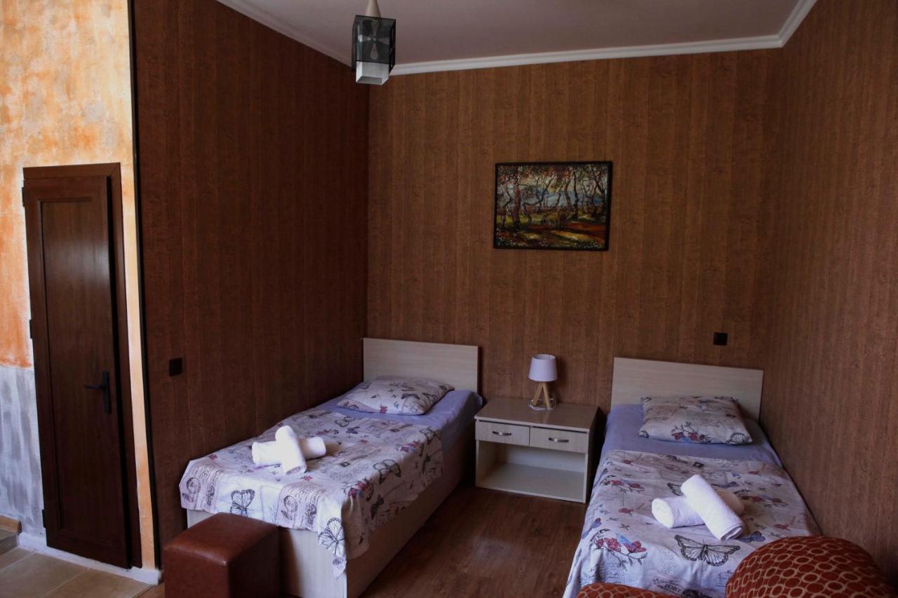 Family Mini-Hotel Martirosyan'S And Tours Erevan Exterior foto
