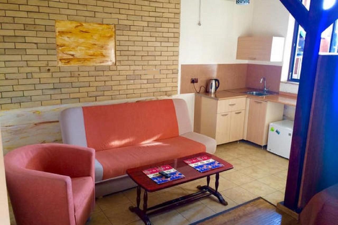 Family Mini-Hotel Martirosyan'S And Tours Erevan Quarto foto